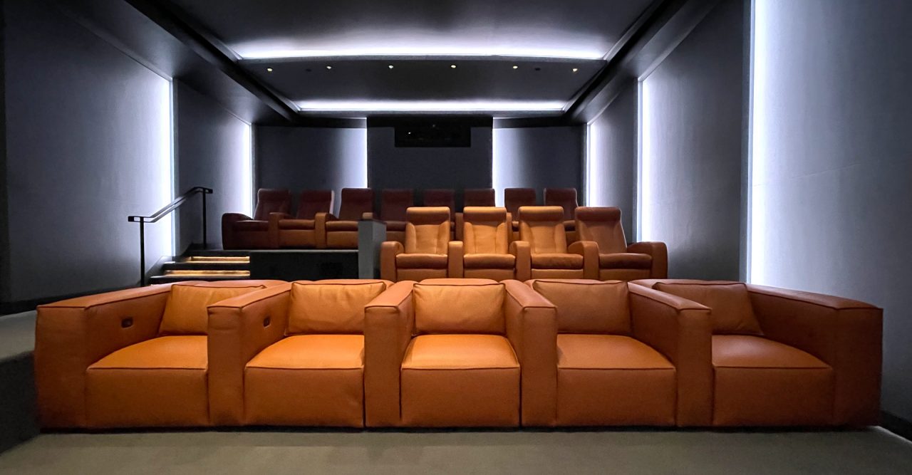 Luxury screening room Four Seasons Los Angeles Cineak seating