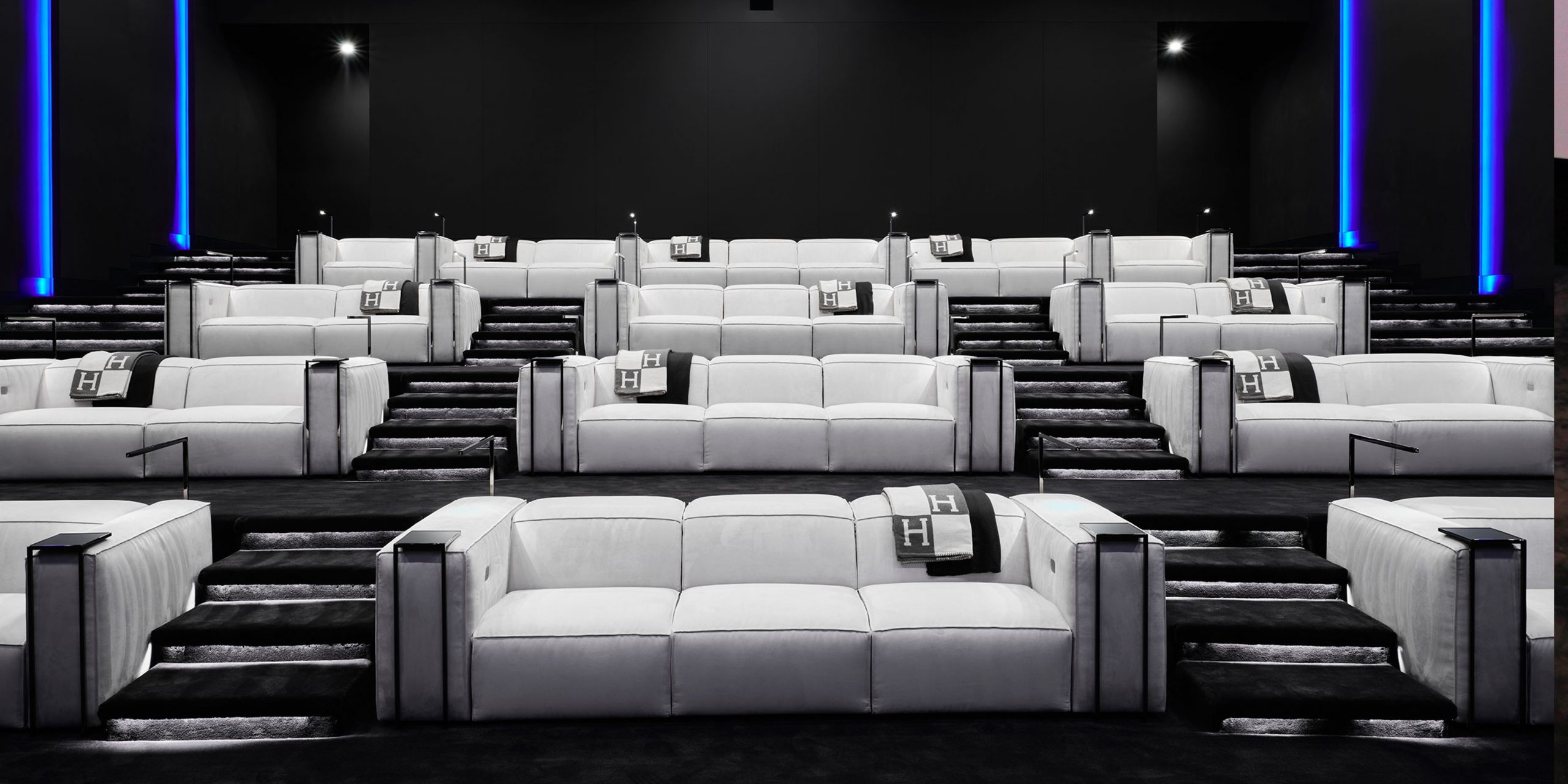 The one - Bel Air - Home theater with Cineak luxury seating